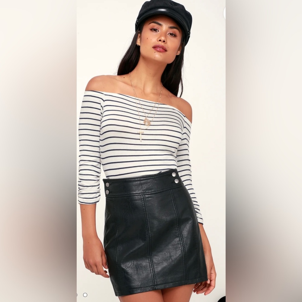 Super cute and stylish black leather mini skirt by Free People, size 4